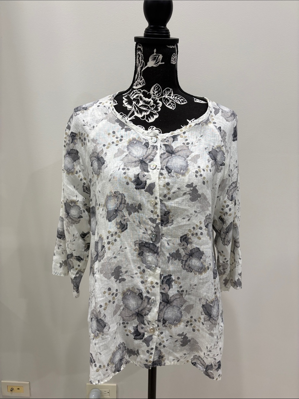 Cut loose linen top size small